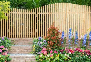 professional fence staining